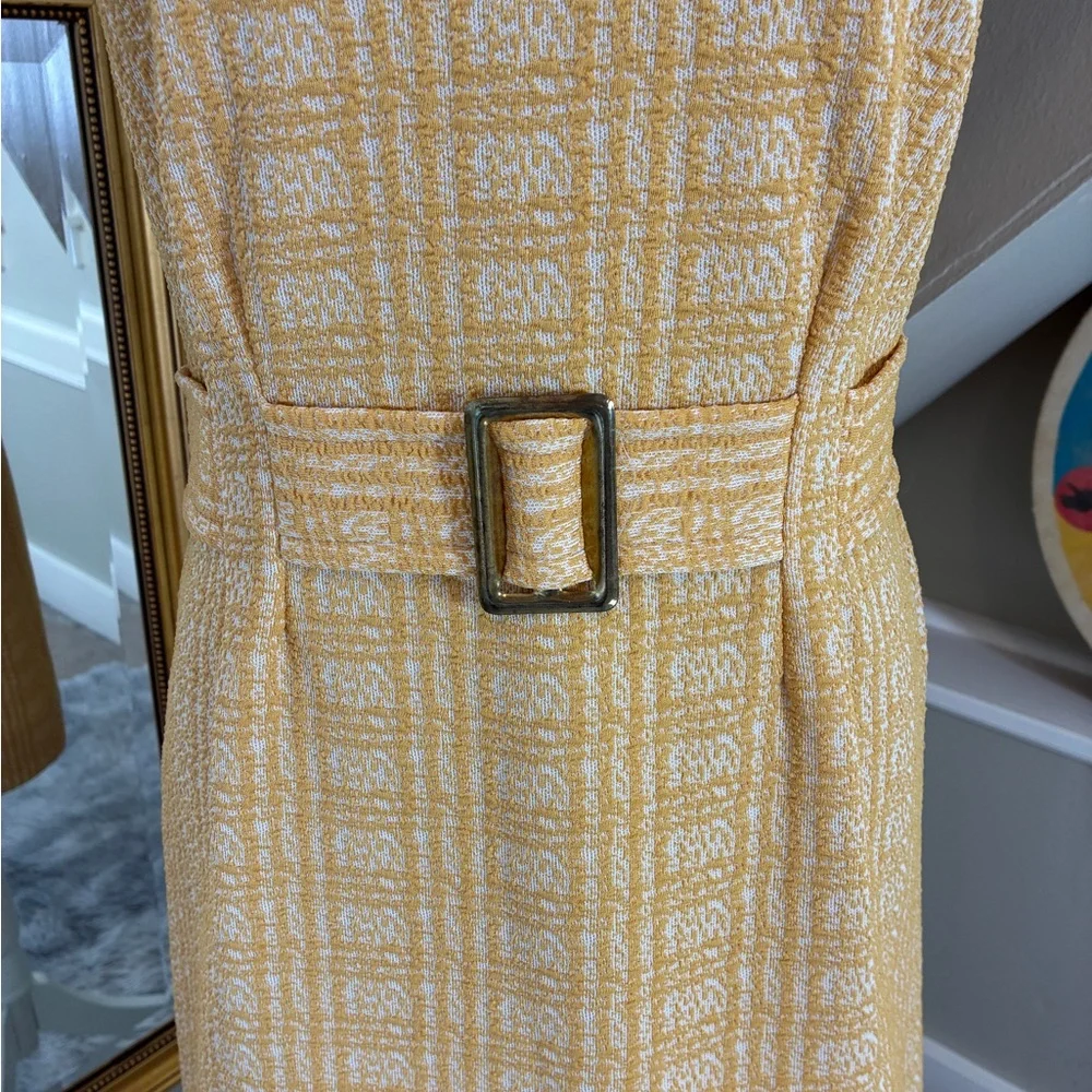 Vintage 1960s White & Mustard Plaid Mod Shift Dress w/ Faux Belt - Picture 4 of 9